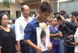 Clip: Nghẹn lòng tang lễ nghìn người tiễn đưa Wanbi