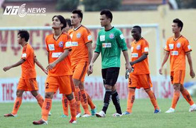 Quân Huỳnh Đức ngã đau ở Đồng Nai