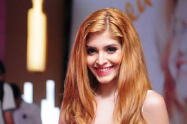 Andrea hạnh phúc mừng tuổi 18 bên 'tình mới' Yanbi