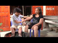 Thực hư 'thần y' nhí chữa bách bệnh bằng... chân