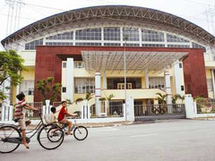 'Chơi trội', huyện xây sân vận động trăm tỷ