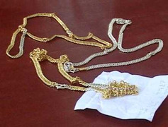 Lên thủ đô giật dây chuyền vàng về xây nhà, sắm xe