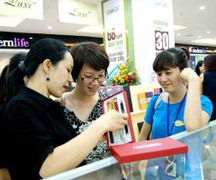 Đồ da Grandluxe khai trương tại Vincom Mega Mall Royal