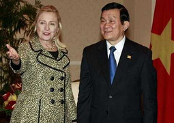 Chủ tịch Trương Tấn Sang tiếp gia đình Clinton