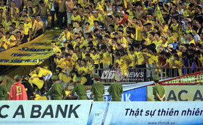 CĐV SLNA suýt tử nạn ngày chia tay Công Vinh