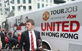 MU phát hoảng với 'mặt ruộng' ở Hongkong