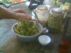 Tin hot 30/7: Ăn dưa cà ngoài chợ, mua độc vào người