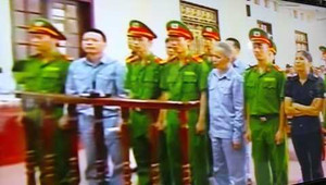 Xét xử vụ án Đoàn Văn Vươn: Hai bị cáo được giảm án