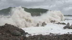 Áp thấp nhiệt đới mạnh lên thành bão Jebi