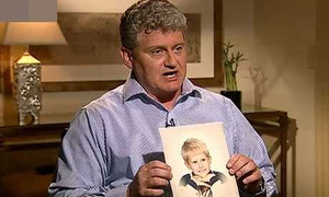 Cha 'kẻ lộ mật' Snowden muốn biết ý đồ FBI