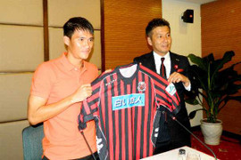 Công Vinh phải 'chọi' 7 tiền đạo Sapporo