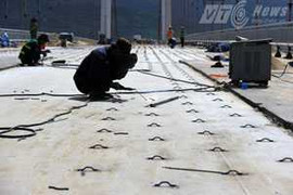 Gia hạn ‘đại phẫu’ cầu dây võng lớn nhất Việt Nam