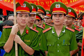 Con chiến sĩ công an được miễn học phí