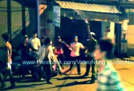 Xuất hiện clip cảnh sát nổ súng bắt kẻ gây rối