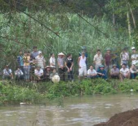 7 học sinh tắm hồ, 2 anh em ruột chết đuối