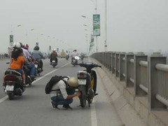 Đinh tặc trên cầu Vĩnh Tuy: Công an vào cuộc truy quét