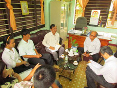 Ép học sinh rời trường chuyên vì... mặc nhầm quần