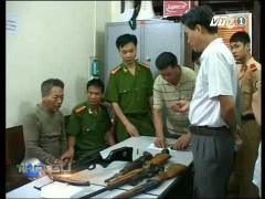 Clip: Công an Sơn La bắt kẻ buôn vũ khí quân dụng