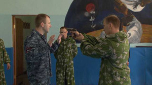 Video: Xem cảnh sát Nga tập né đạn, tránh dao