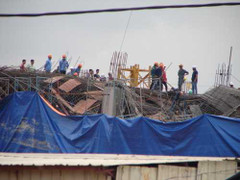 Sập tầng 1 của công trình Lotte Mart Bình Dương