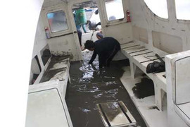 Bên trong con tàu hất chìm 30 người xuống biển