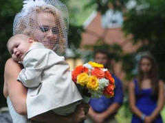 Cậu bé hấp hối làm phù rể cho bố