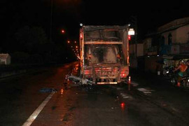 Xe máy tông đuôi xe chở rác, một người chết thảm