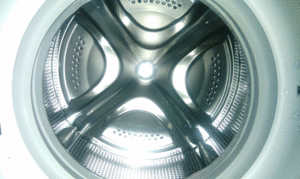 Thương tâm bé trai chết đuối trong máy giặt