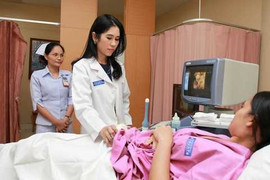 Du lịch y tế, bế con về nhà