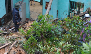 Quảng Ninh: Sạt đồi, sập nhà, hơn chục ô tô bị vùi lấp