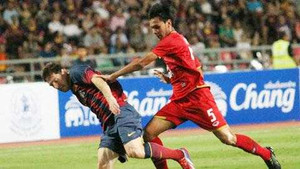 Barca kiếm bộn tiền, Messi, Fabregas trả giá