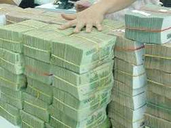 Bắt giữ 9 tỷ đồng trên xe Fortuner