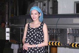 Trúc Diễm rạng ngời trong nhà máy