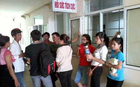 Bệnh nhân chết, người nhà phá viện, đánh bác sĩ