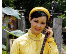 Ca sỹ Trang Nhung hát về mối tình của chồng