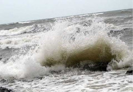 Video: Siêu bão Utor quần thảo dữ dội trên biển Đông