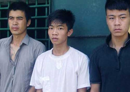 Tài xế taxi tay không hạ gục 3 tên cướp trong đêm