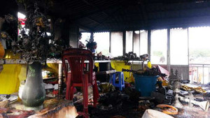 Ảnh: Thuyền tiền tỷ dự lễ hội bốc cháy ở Huế