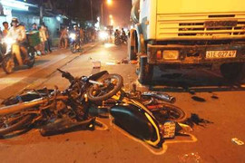 Xe bồn 'đại náo', 2 người chết, 2 người nguy kịch