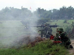 Ảnh: Diễn tập thực binh bắn địch đổ bộ đường biển