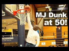 Huyền thoại Michael Jordan 'úp rổ' điêu luyện ở tuổi 50