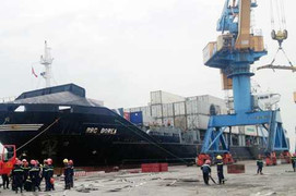 Cháy tàu chở container ở Hải Phòng