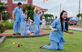 Xót xa số phận những người đàn bà điên tình