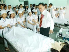 Tuyển người thi trượt để học y, dược