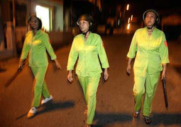 Clip: Nữ dân phòng cơ động tuần tra, dẹp loạn