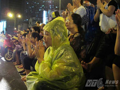 Vu Lan: Hình ảnh ngàn người đội mưa cầu phúc