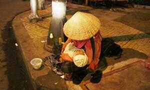 PV VTC News giải cứu cháu bé 1 tuổi bị cha ‘hành xác’