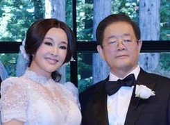 Cô dâu Lưu Hiểu Khánh rạng rỡ bên chú rể 71 tuổi