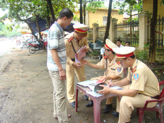 Cấm quay phim CSGT: Văn bản quá trúc trắc