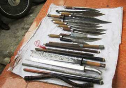 Clip: Công an nổ súng trấn áp côn đồ có hung khí